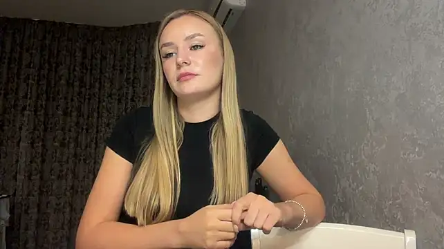 ElaineDague stripchat live cam model