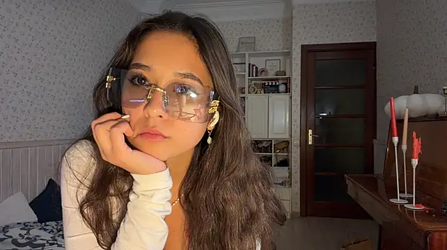 ReynaMccarron stripchat live cam model