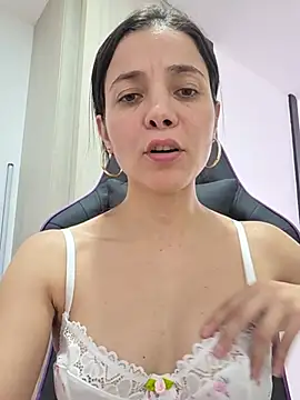 miaeyex stripchat live cam model