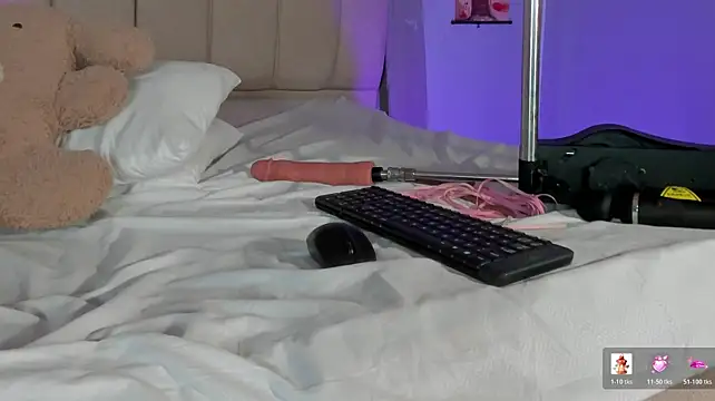 is_petite stripchat live cam model
