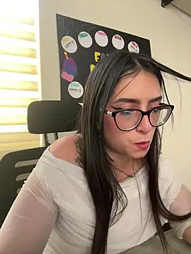 Kloenovoa- stripchat live cam model