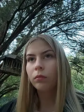 RossyMood stripchat live cam model