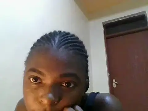 Littlebird12_ stripchat live cam model