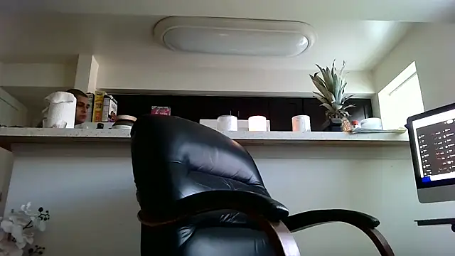 Q1357q stripchat live cam model