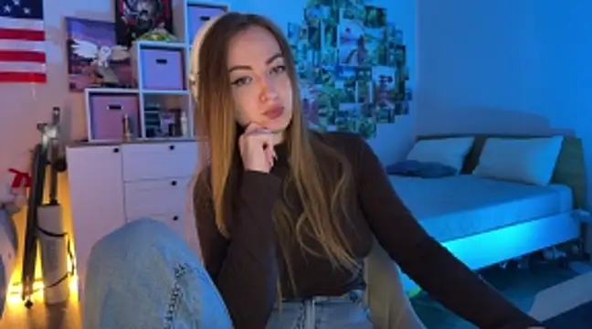 LinaWitch stripchat live cam model