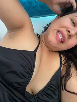 DaphneSky stripchat live cam model
