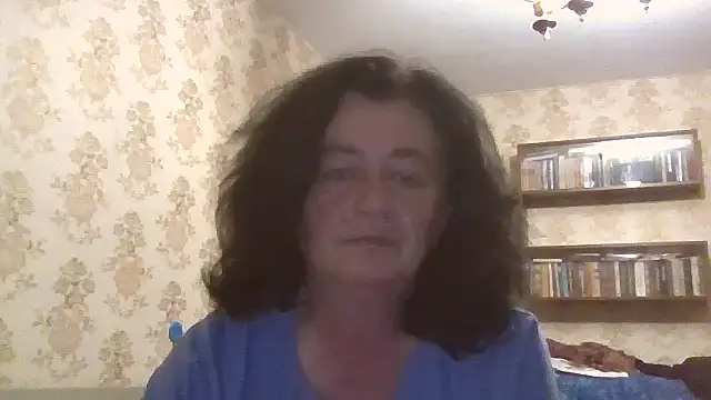 GypsiQueen2 stripchat live cam model
