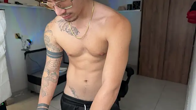 Kisan_Smith stripchat live cam model