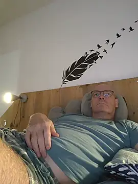 bogland33 stripchat live cam model