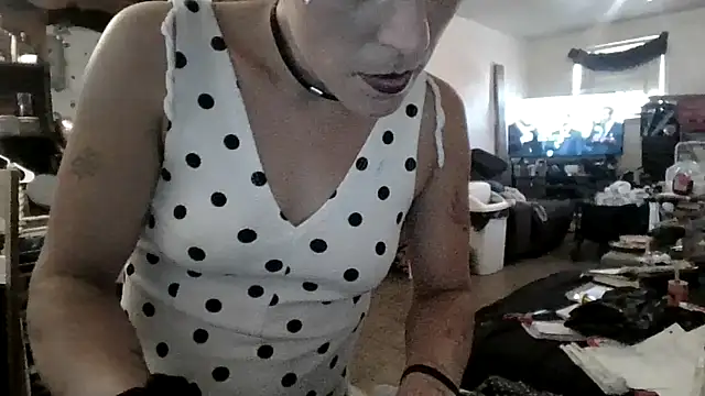 MinnieSnow stripchat live cam model