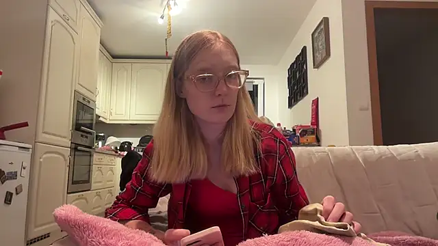 DouceMarine stripchat live cam model
