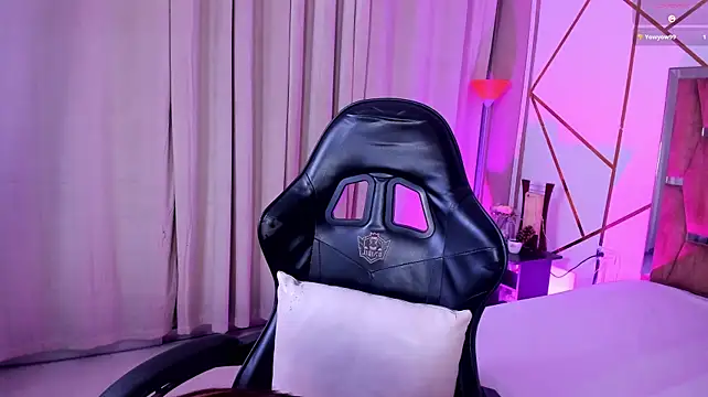 ZoeFerdi_ stripchat live cam model