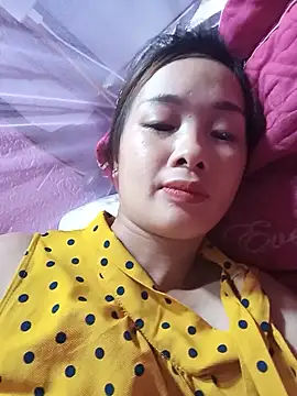 Bee_2x stripchat live cam model