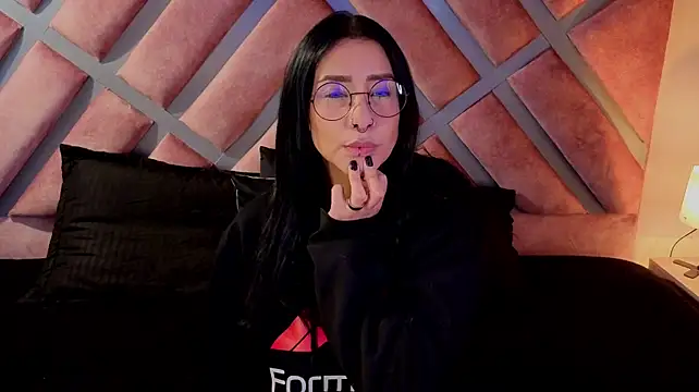 _kelly_hous36 stripchat live cam model