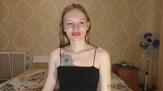 Kitkaat00 stripchat live cam model