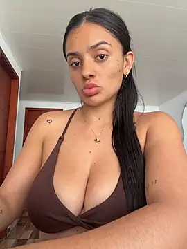 Pau_9 stripchat live cam model