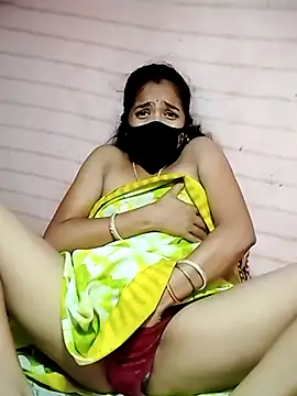 Dipa32 stripchat live cam model