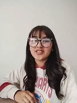 Emily-7 stripchat live cam model