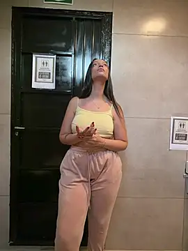 BelleLouiseVp stripchat live cam model