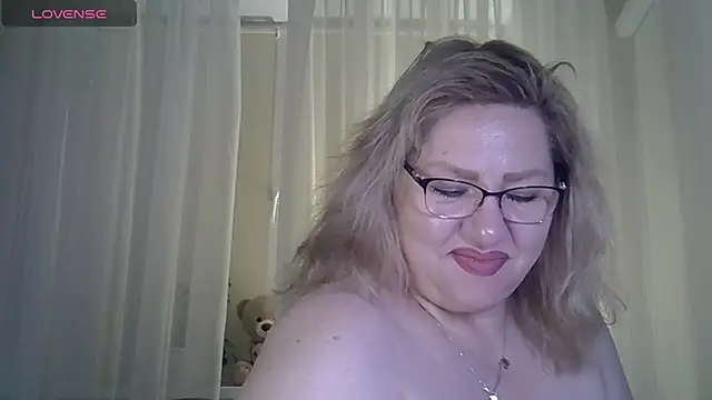 AngelinaGlam stripchat live cam model