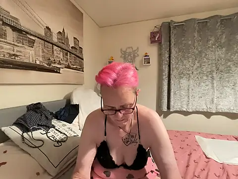 Curvy-Jinx stripchat live cam model