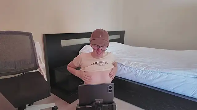 RufMichJetztAn stripchat live cam model