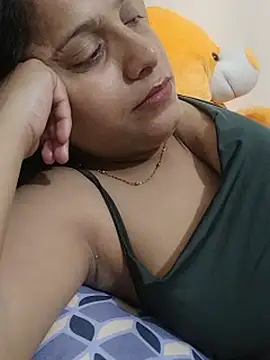 Simran-Kaur143 stripchat live cam model