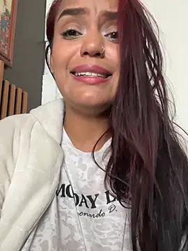 Sara-77 stripchat live cam model