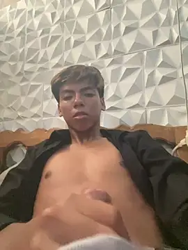 dylangaleanaaa stripchat live cam model