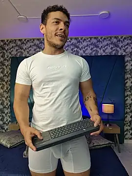 OliverWyse stripchat live cam model
