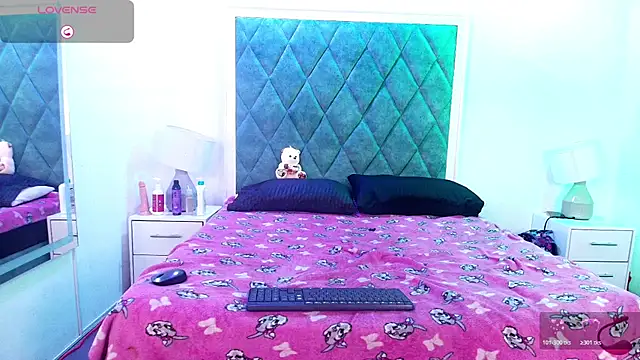 Emily_and_Taylor stripchat live cam model
