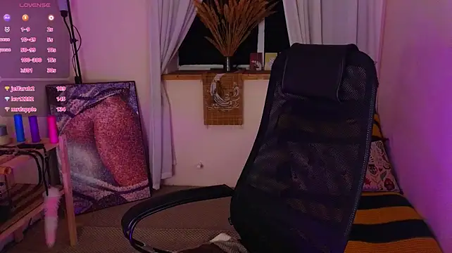 laracroftmansion stripchat live cam model