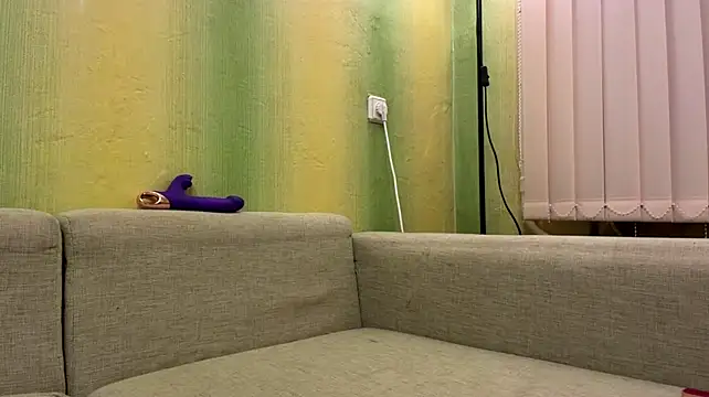 AliceVee stripchat live cam model