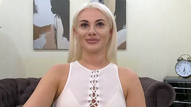 MaryMonrovia stripchat live cam model