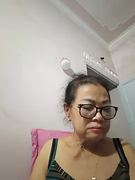 Hotestlove stripchat live cam model