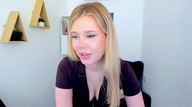 FollowLovee stripchat live cam model