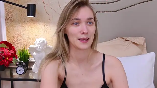 AmadaReine stripchat live cam model