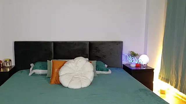 Sofimoon26 stripchat live cam model