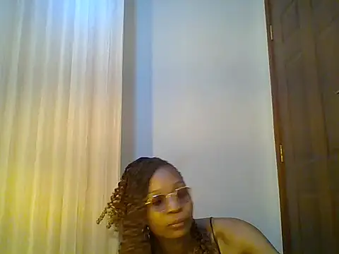 Ariana254 stripchat live cam model