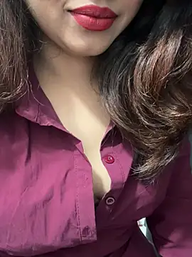 Yours_riya11 stripchat live cam model