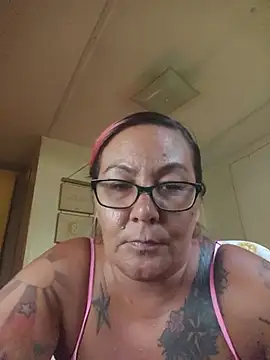 TattedLove4 stripchat live cam model
