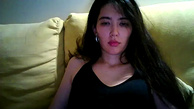 Luneyaa stripchat live cam model