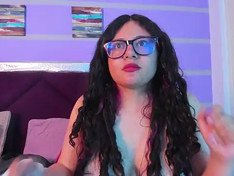 SarahThomsonn stripchat live cam model