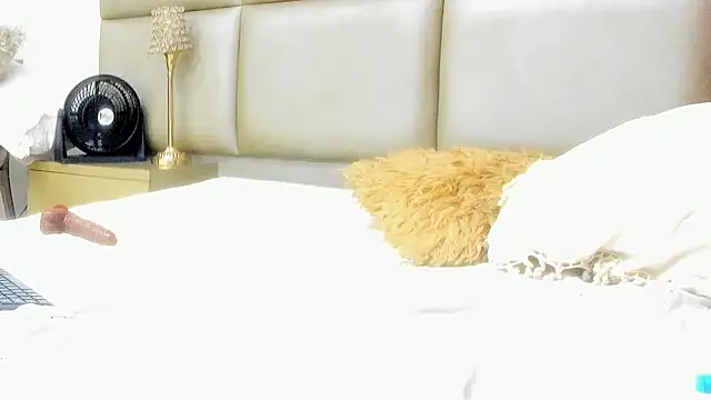 IvonneG stripchat live cam model