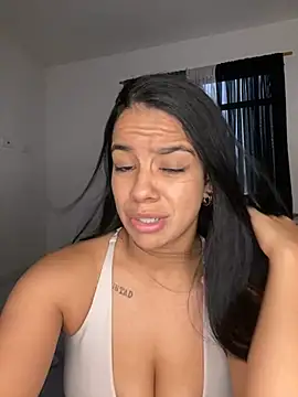 trianawhite stripchat live cam model