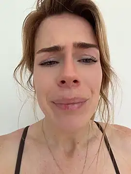oliviafranciis stripchat live cam model