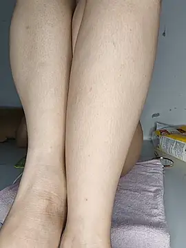 Binnky stripchat live cam model