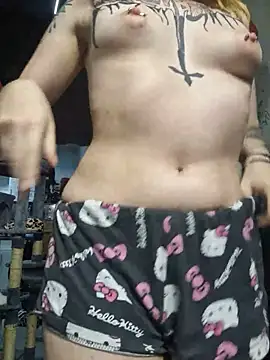 whatevaandissues stripchat live cam model