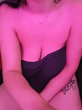 Zeina2024 stripchat live cam model