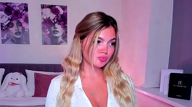 ZaraBloom stripchat live cam model